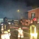 Esplosione per una fuga di gas a Catania, 14 feriti. Si scava tra macerie