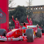 Ferrari-UniCredit, bagno di folla per la Rossa a Milano